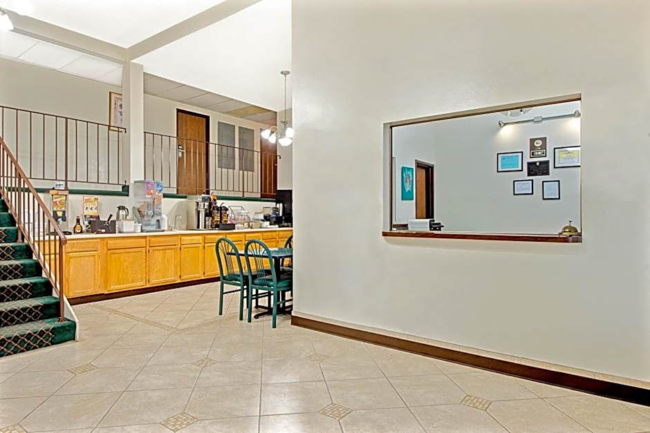 Super 8 by Wyndham Eureka/Six Flags Nearby