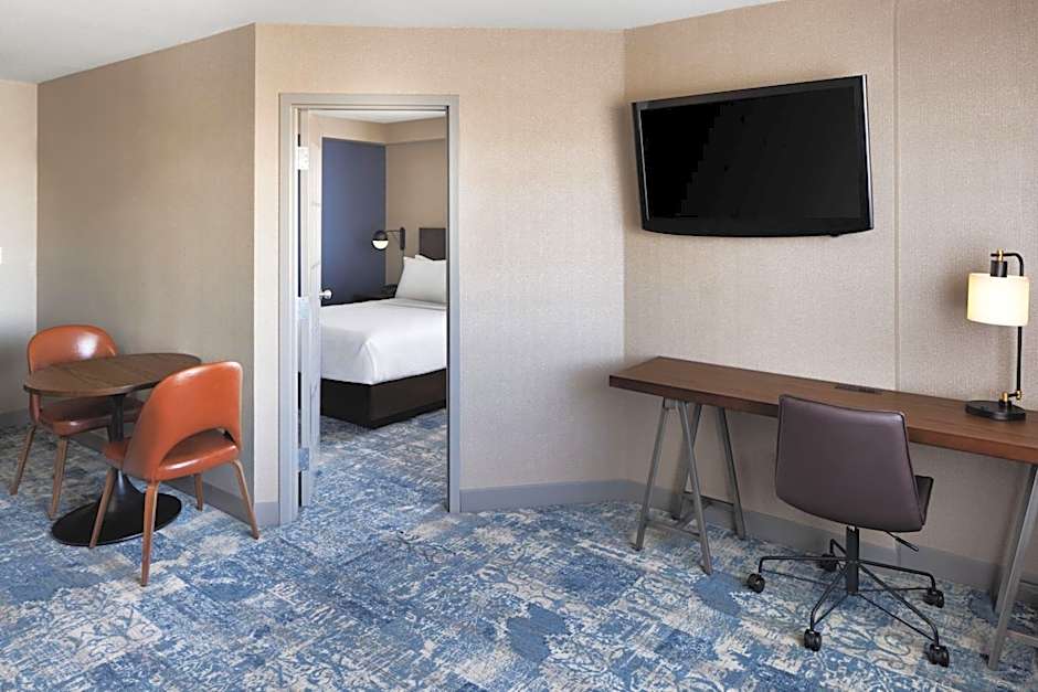 Four Points By Sheraton Edmonton South