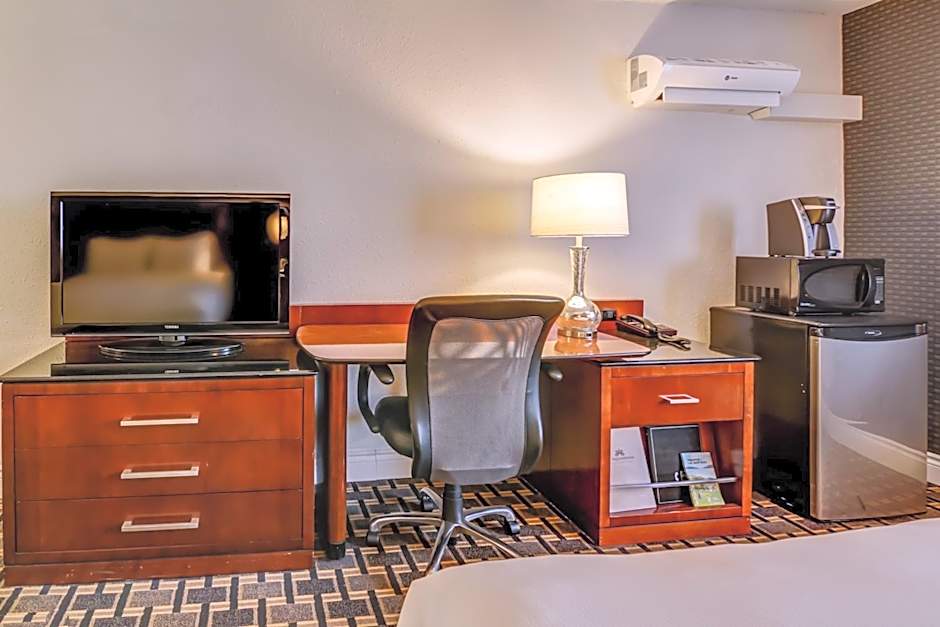 Centre De Congres Et Hotel La Sagueneenne