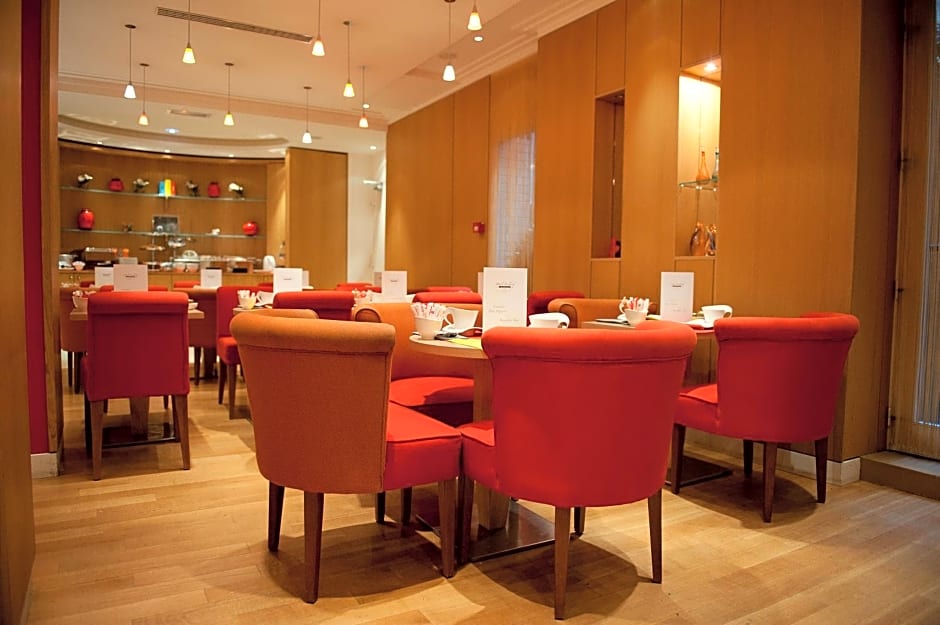 Westside Arc De Triomphe Hotel