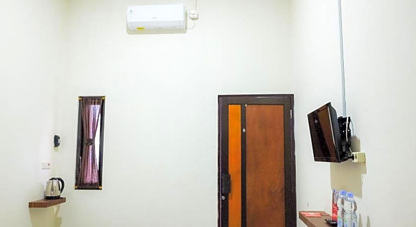 RedDoorz Syariah near Exit Tol Pemalang Comal 2