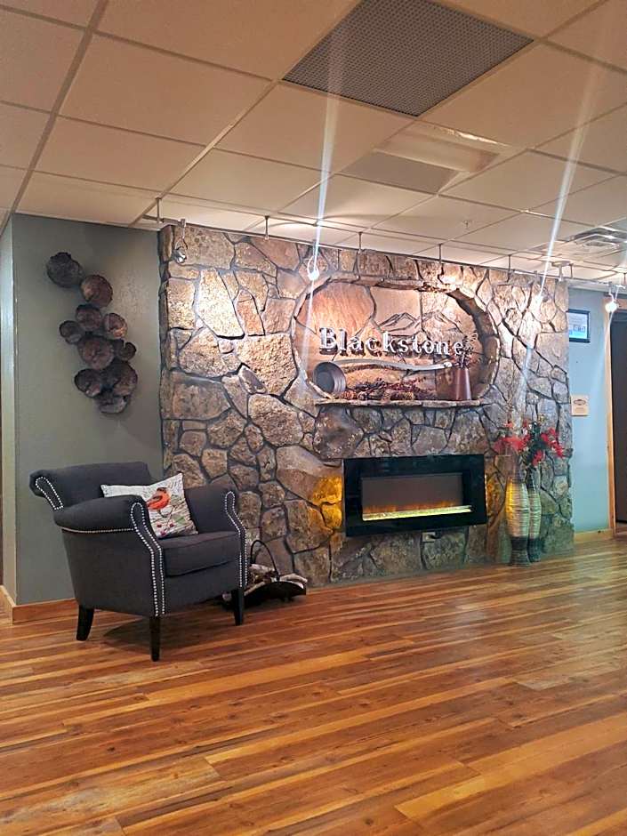 Blackstone Lodge and Suites