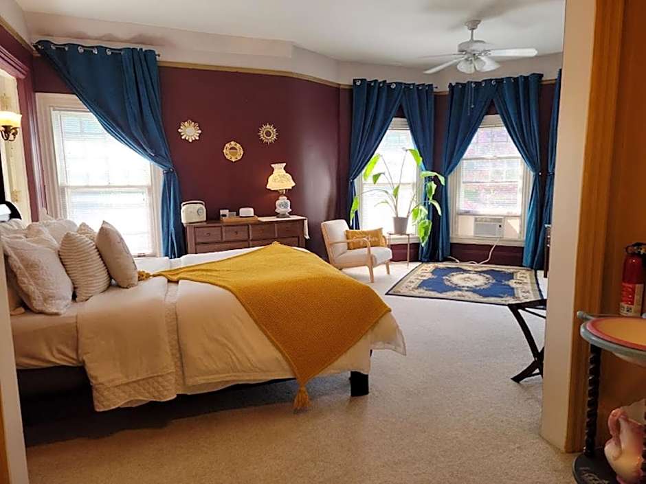 The Kings Throne Inn and Guest House