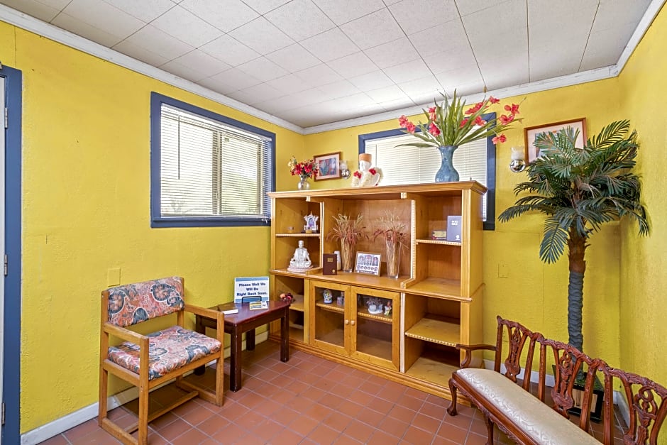 OYO Hotel Luling TX Downtown I-10/US-90