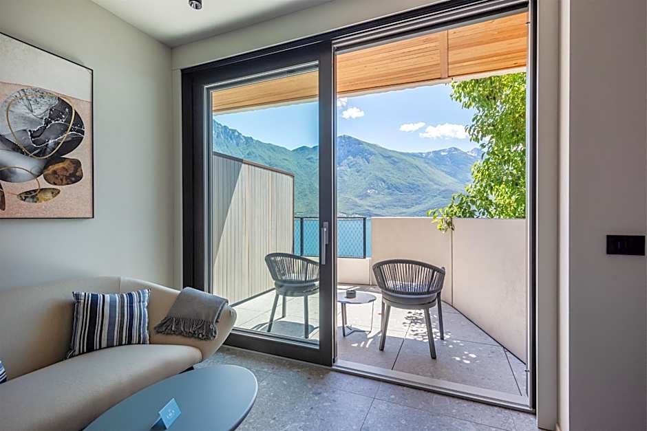 EALA My Lakeside Dream - Adults Friendly