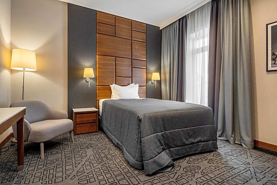 CITYHOTEL