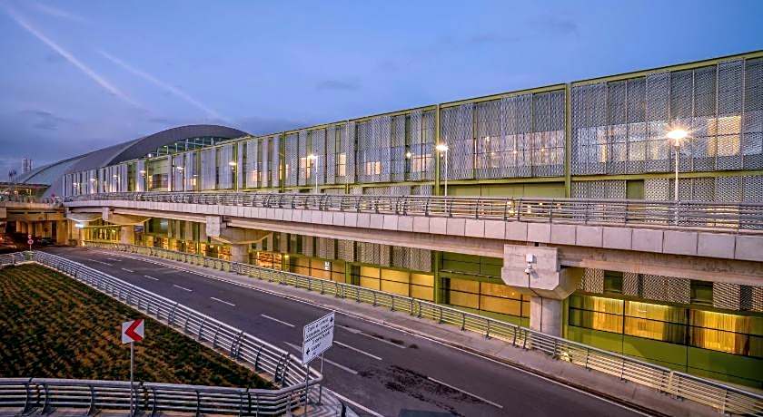 Tav Airport Hotel Izmir