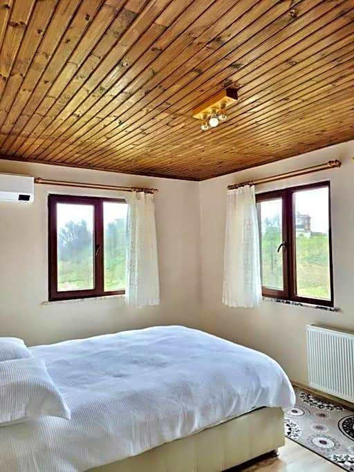 Trabzon Araklı'da Deniz Manzaralı Müstakil Villa