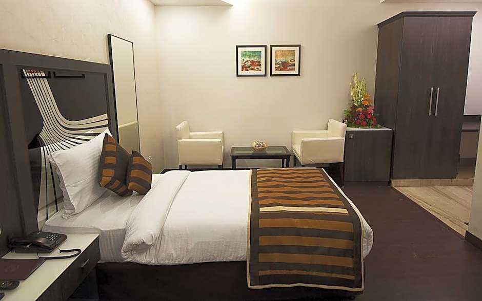 Hotel Pitrashish Grand & Premium