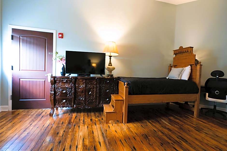 Oak Park Inn