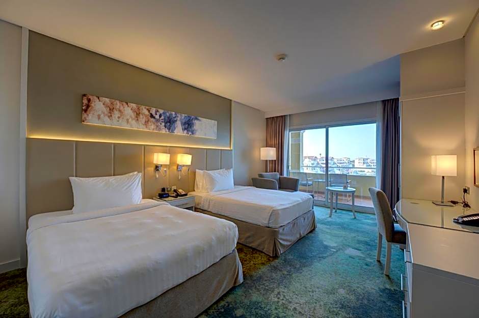 Millennium Lakeview Residence