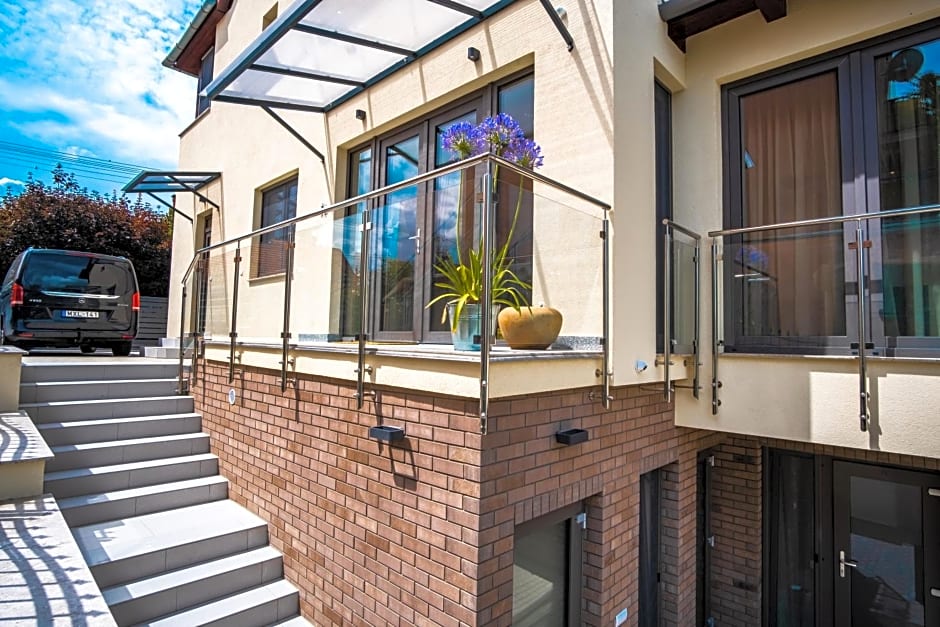 Kiss-Henézi Guest House