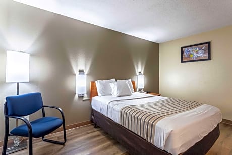 1 Queen Bed, Smoking
