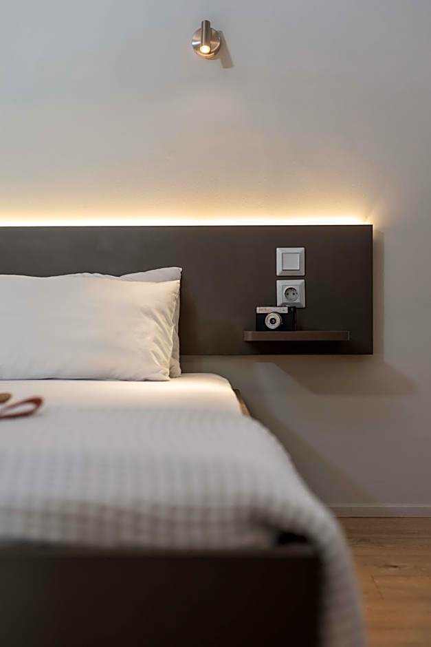 Sani More & Sani Woods