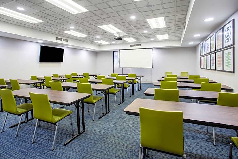 Holiday Inn Express Hotel and Suites Fort Wayne By IHG