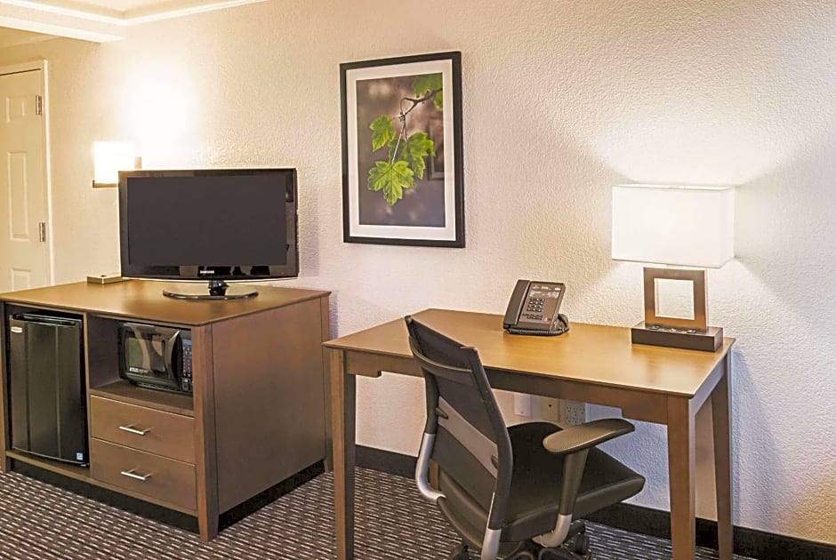 La Quinta Inn & Suites by Wyndham Fort Worth North