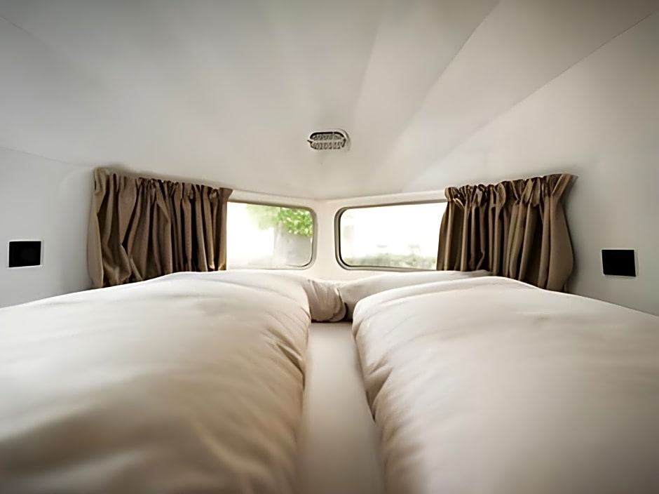Photo 1 of 4 of Airstream Caravan