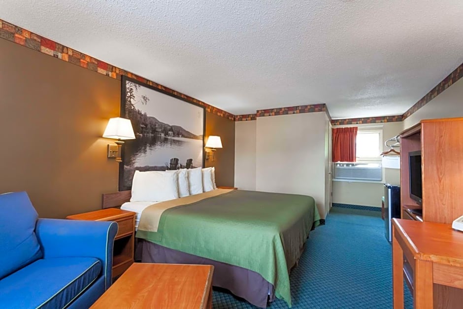 Super 8 by Wyndham Lake George/Downtown