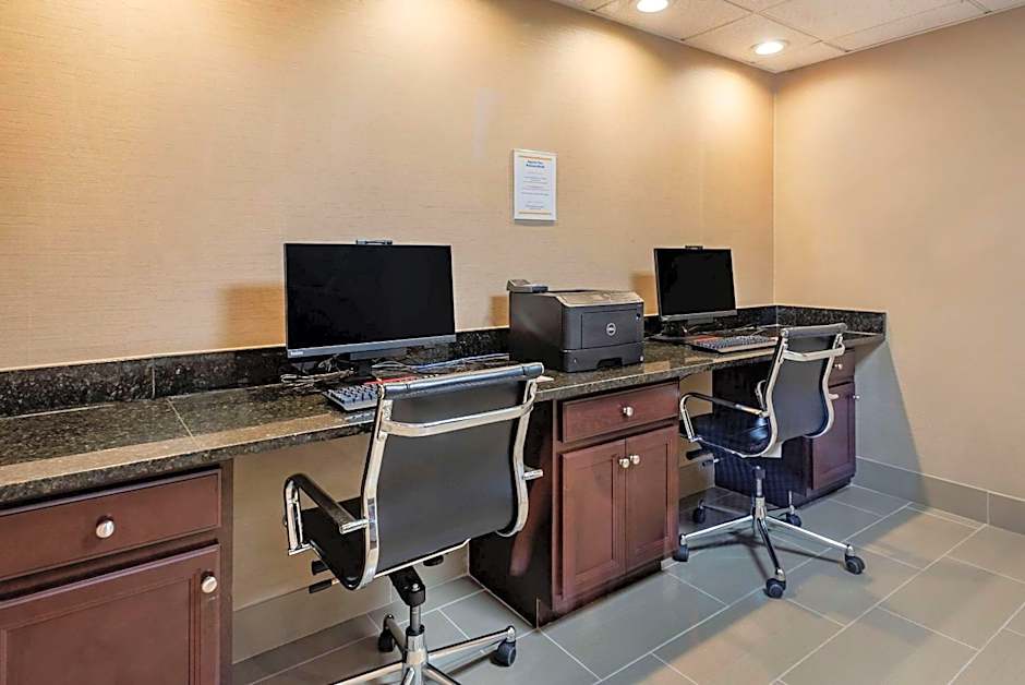 Comfort Suites Bethlehem Near Lehigh University and LVI Airport