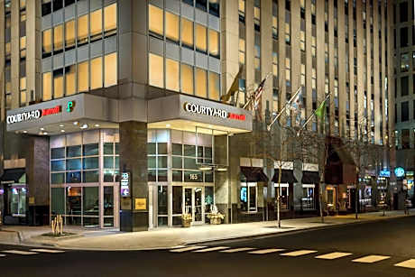 Courtyard by Marriott Chicago Downtown/Magnificent Mile
