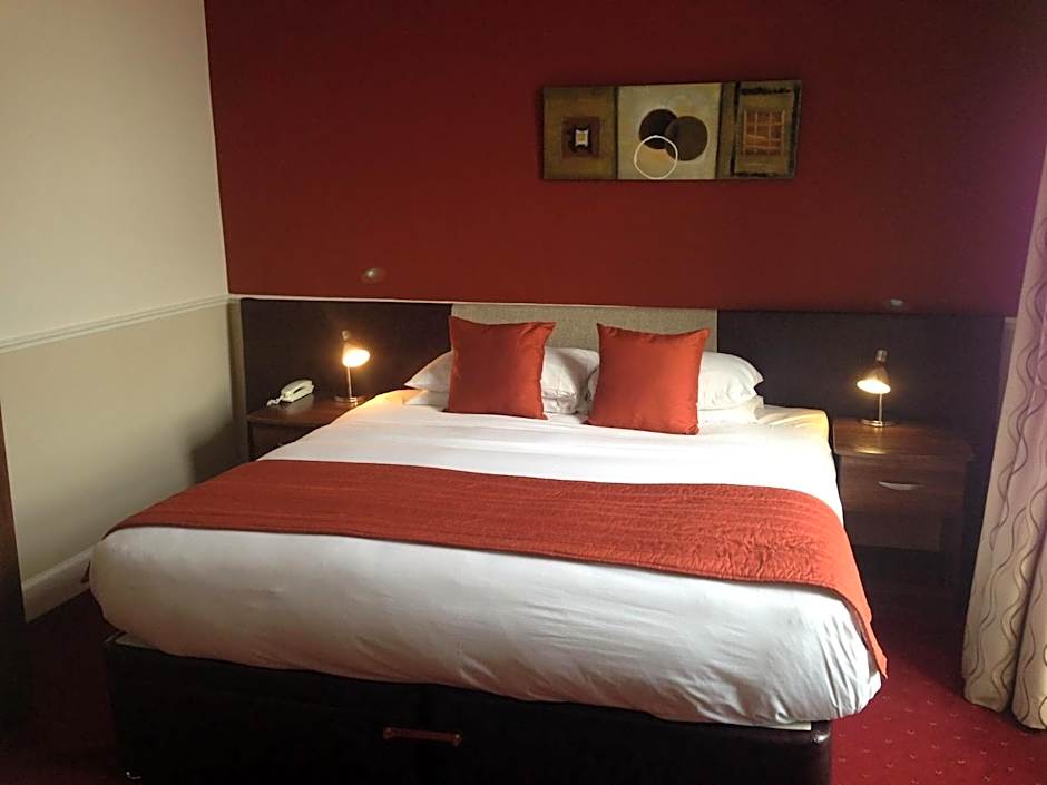 Aberdour Hotel, Stables Rooms & Beer Garden