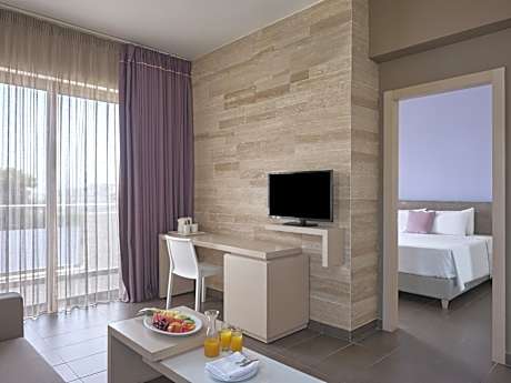 One Bedroom Suite Limited Sea View