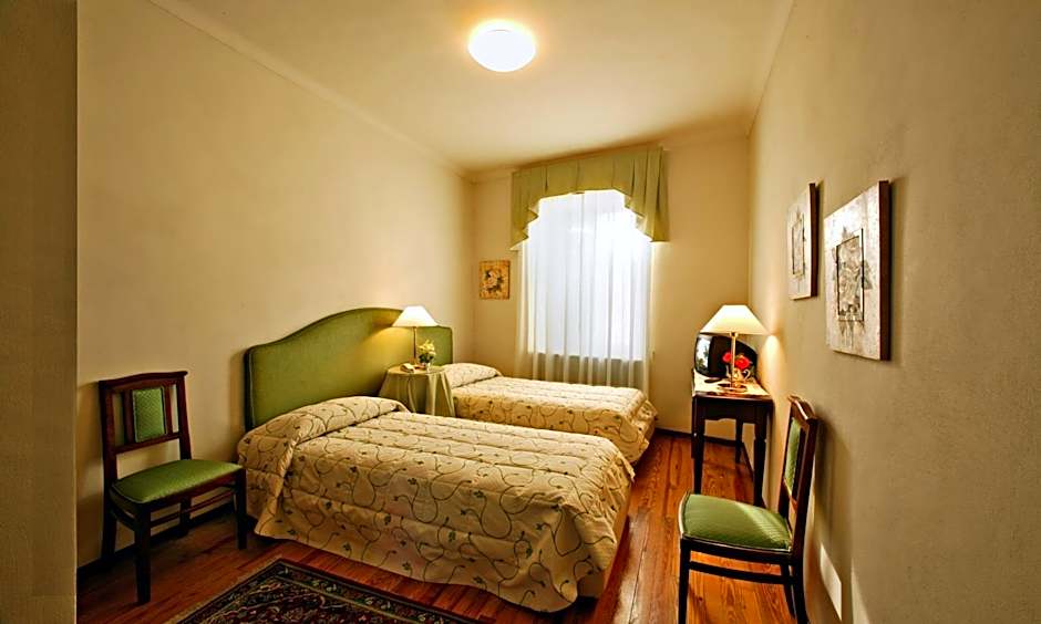 Photo 1 of 2 of Double Room