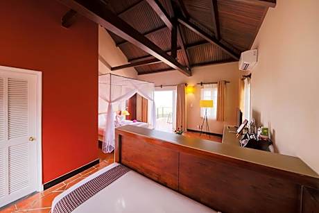 Family Room with Garden View