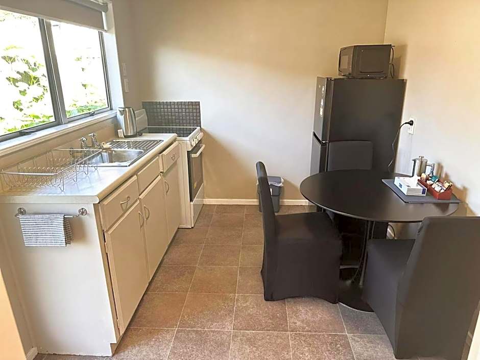 Castles Motel & Driftwood Motel