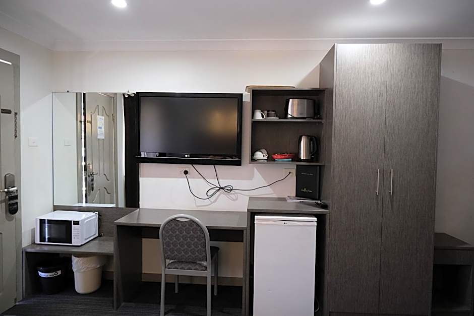 Sapphire Palms Motel