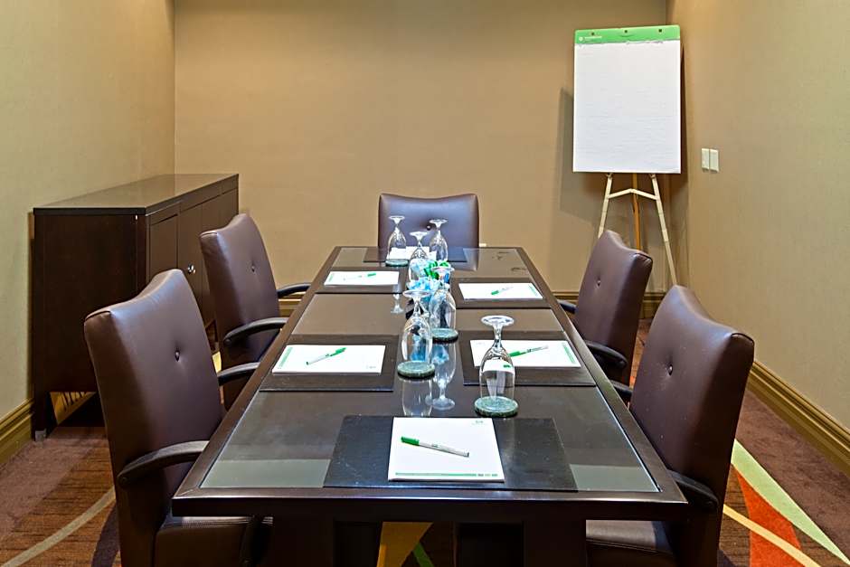 Holiday Inn Evansville Airport – Evansville, IN