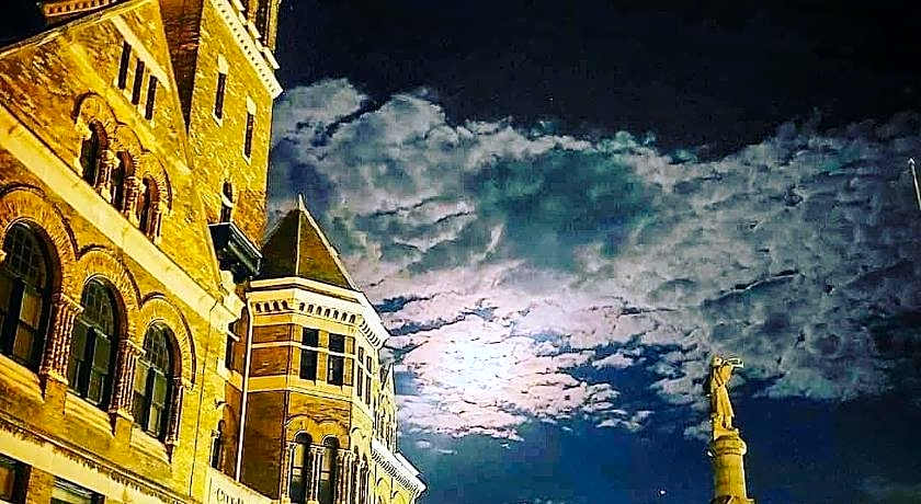 City Hall Grand Hotel