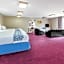 Days Inn by Wyndham Hicksville Long Island