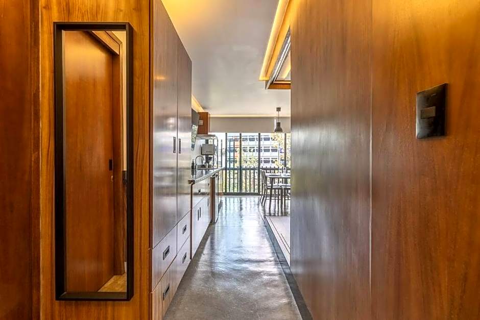 L102 New studio apt 1Bdrm 1bath AC Rooftop