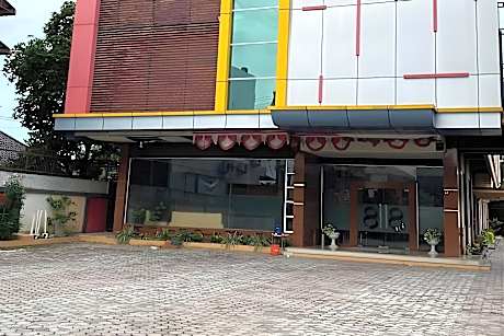 RedDoorz Plus Syariah @ Jalan Syiah Kuala Banda Aceh