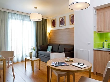One-Bedroom Apartment (4 Adults)