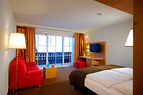 Family Room (2 Adults + 2 Children)