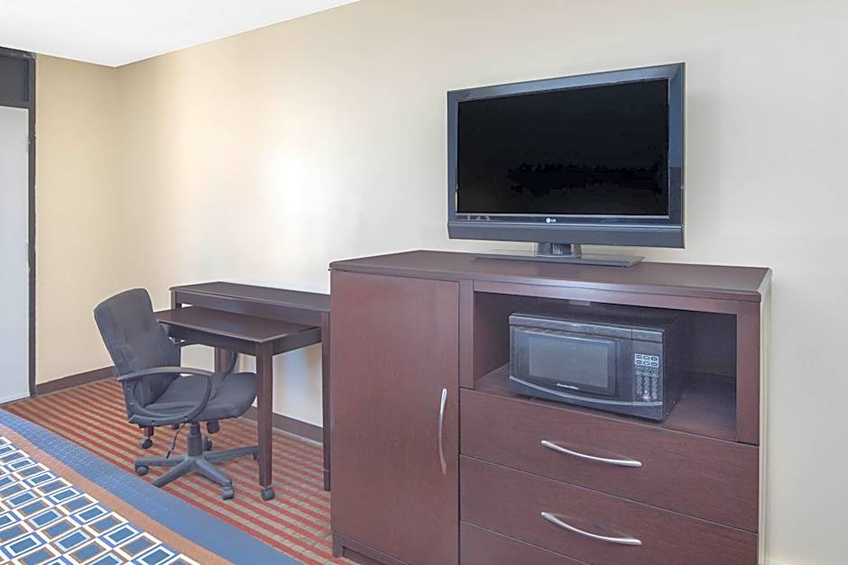 Travelodge by Wyndham Savannah Area/Richmond Hill