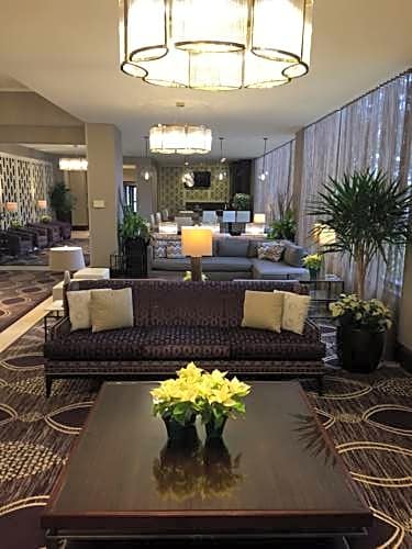Brooklyn Center Hotel & Conference Center