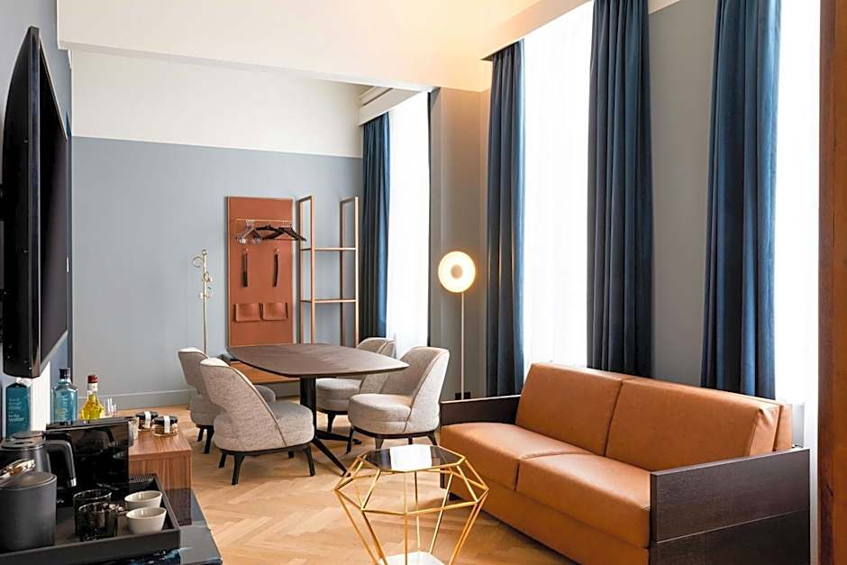 Sapphire House Antwerp, Autograph Collection