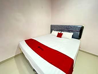 RedDoorz @ Homestay Madu Makassar