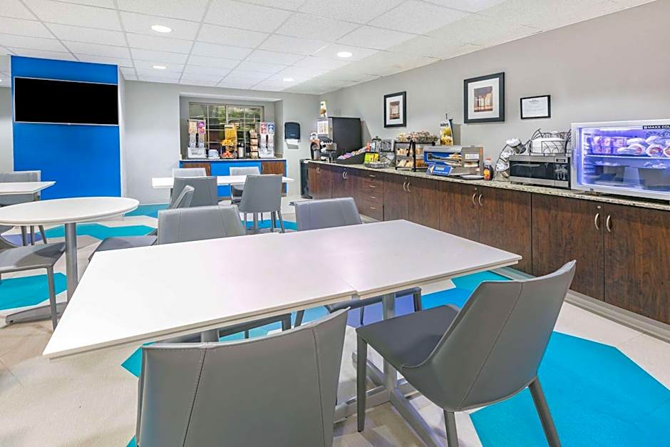 Microtel Inn and Suites by Wyndham Austin Airport