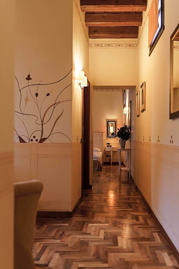 Hotel Villa Policreti