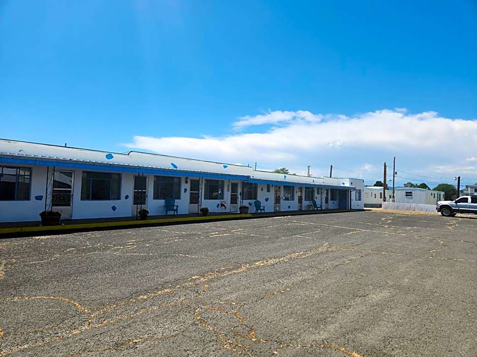 Maverick Motel