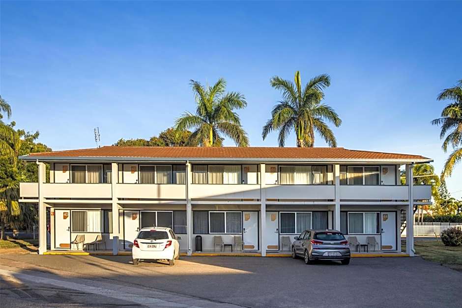 Nightcap at Queens Beach Hotel