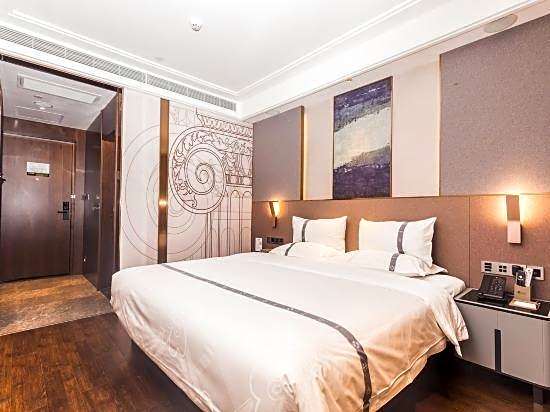 Yeste International Hotel (Helong Store)