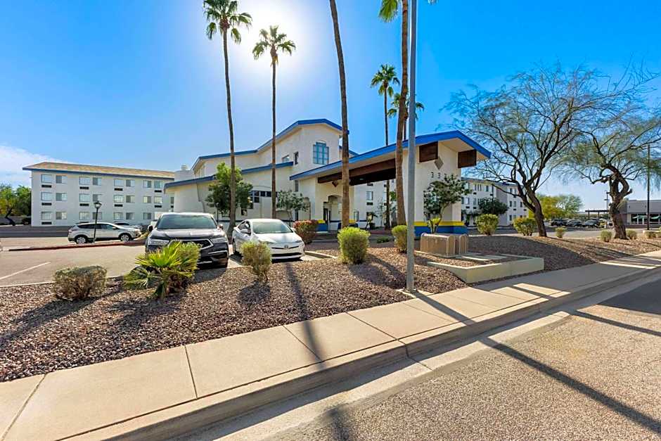 Days Inn & Suites by Wyndham Mesa Near Phoenix