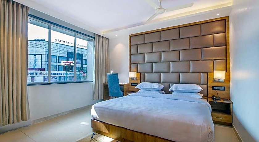 Aura One Hotel