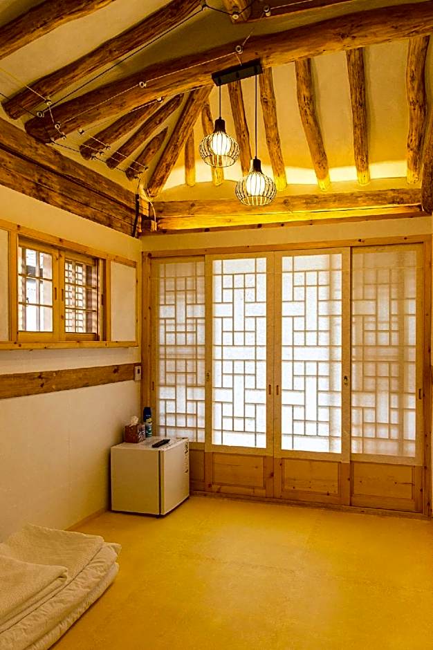 Gaeunchae Hanok Guesthouse Jeonju