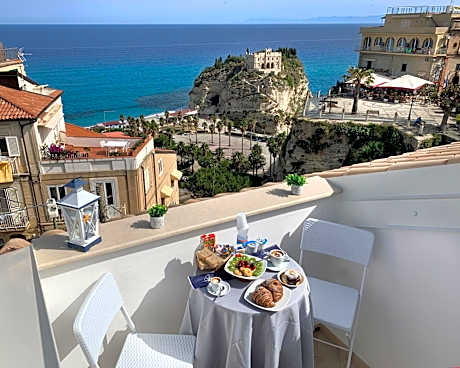 B&B Island Tropea -Sea View Rooms & Suites-